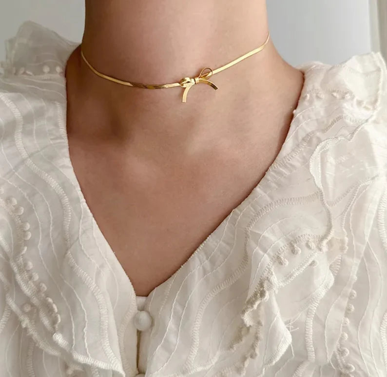 Mini bow choker