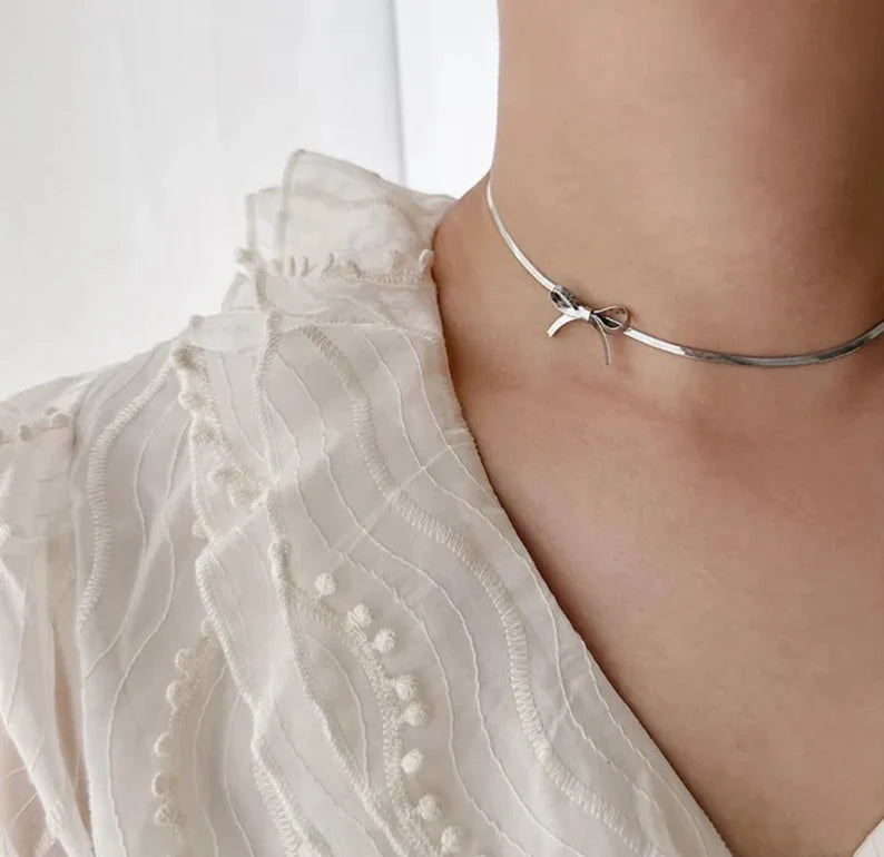 Mini bow choker